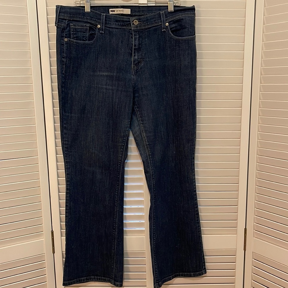 Levi's Women's Jeans. EUC. Dark wash. 14 S.